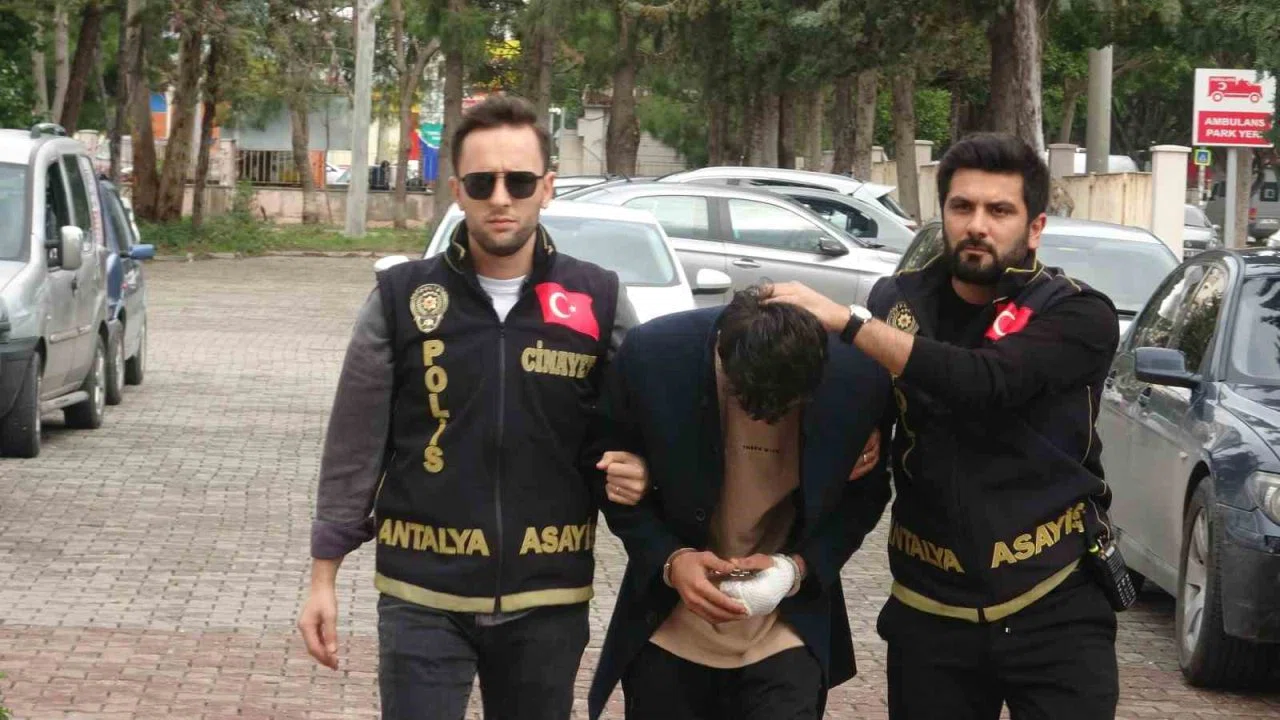 Antalya’da 20 yerinden bıçaklayarak öldürdüğü gencin telefonunu foseptik çukuruna atmış