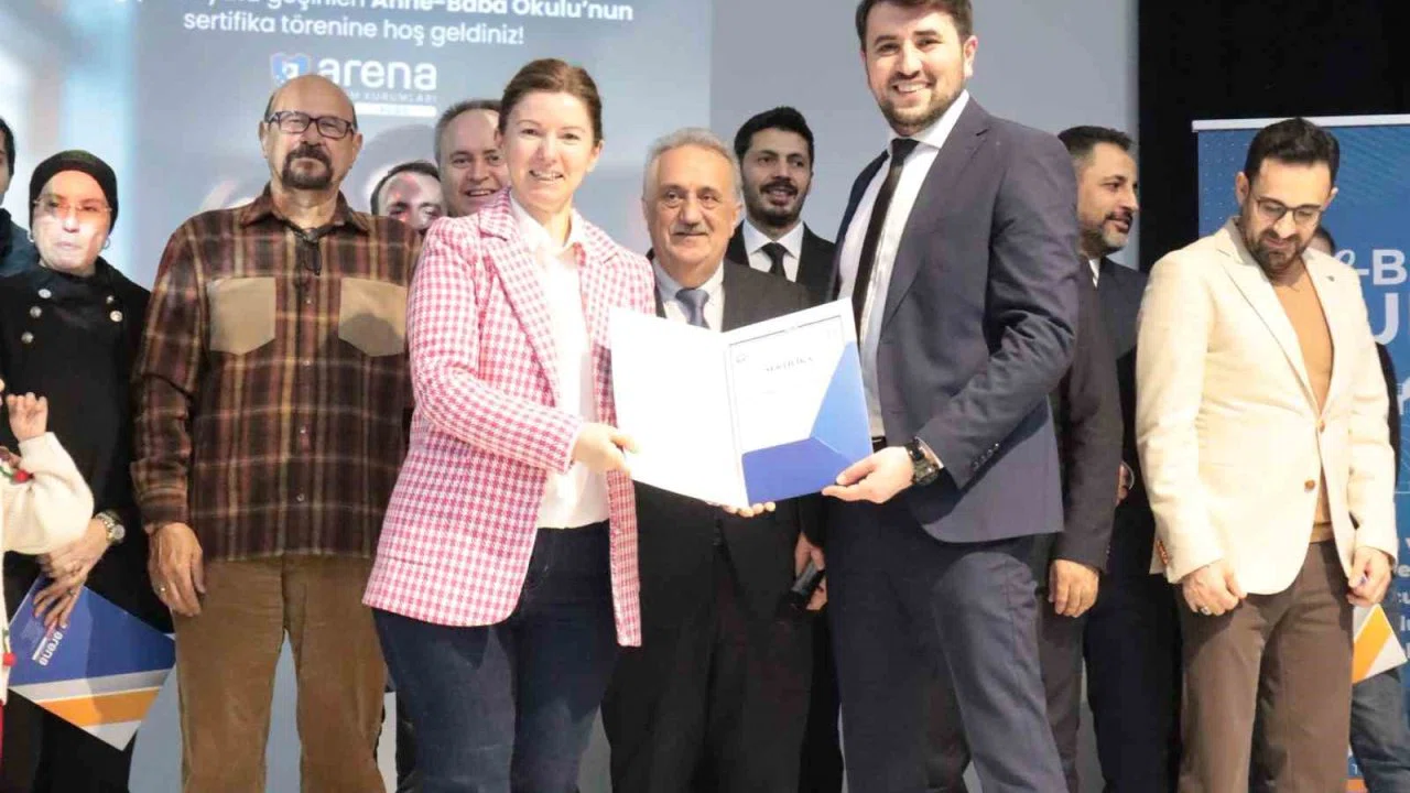 Arena Anne-Baba Okulu’nda sertifika heyecanı