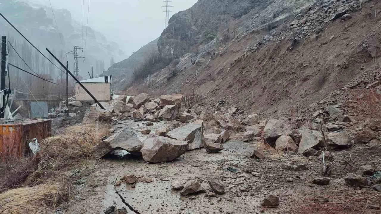 Artvin’in Yusufeli ilçesinde heyelan