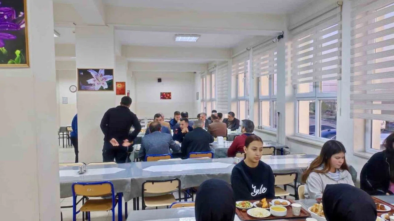 Aslanapa’da "Maarifin Kalbinde Ramazan İftar Buluşması"