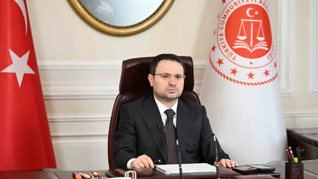 Bakan Gürlek: "Ticari davaların en kısa sürede sonuca bağlanması için çalışmalarımızı kesintisiz sürdüreceğiz"