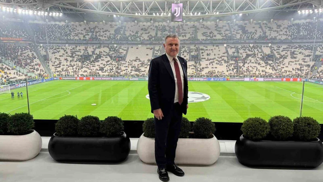Bakan Osman Aşkın Bak, Juventus - Galatasaray maçını takip etti