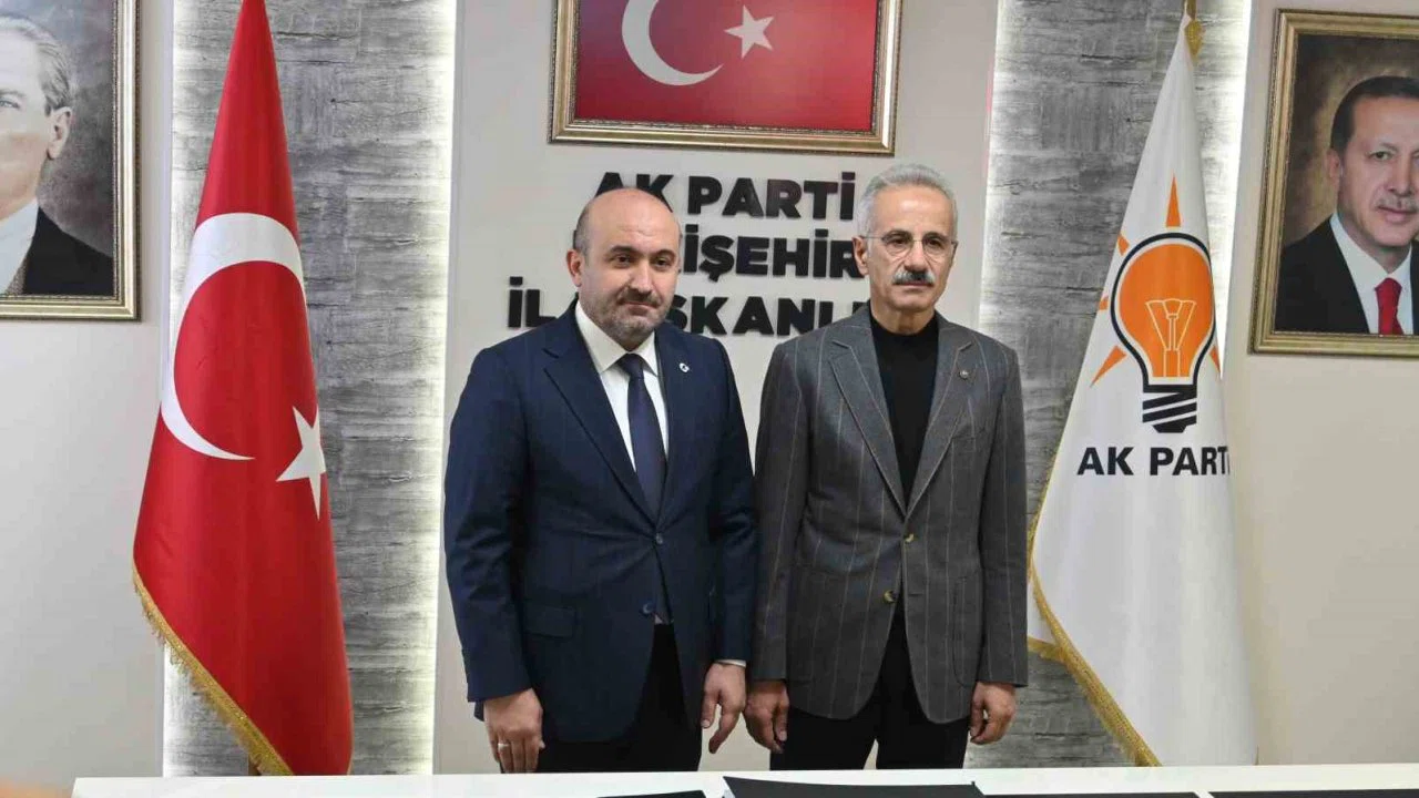 Bakan Uraloğlu, AK Parti Eskişehir Teşkilatı ile buluştu