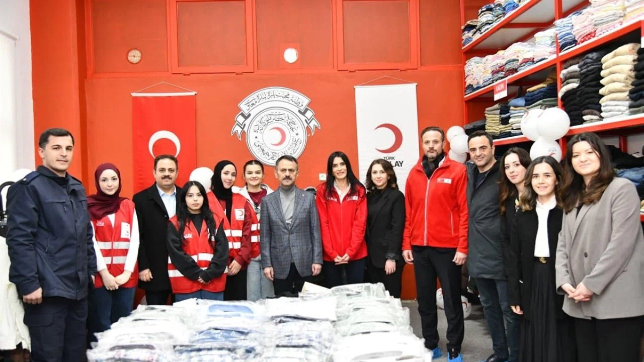 Başiskele’de dayanışma mağazası hizmete açıldı