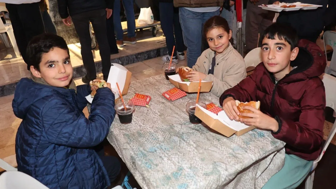 Başkan Arıcı’dan çocuklara iftar sürprizi