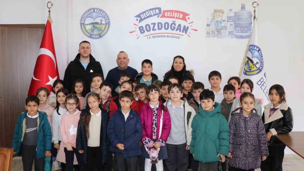 Başkan Özel, minik öğrencilerle bir araya geldi