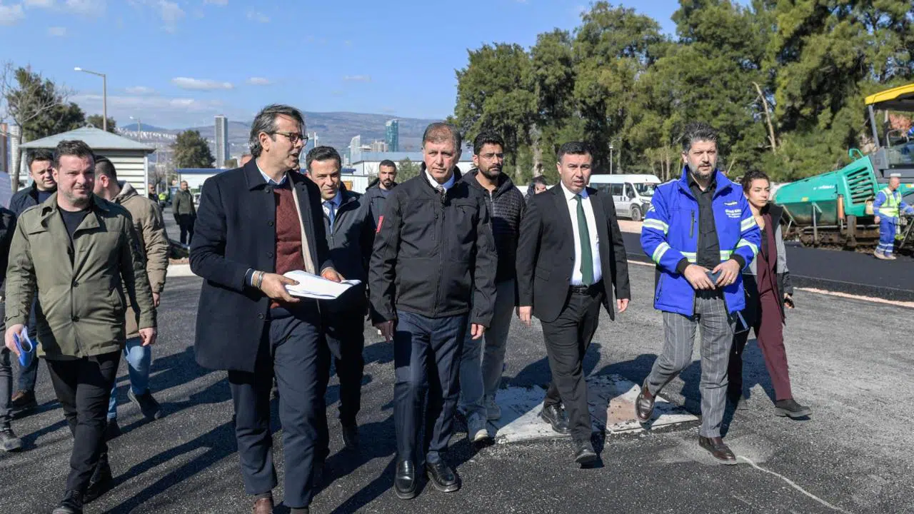 Başkan Tugay asfalt yatırımlarını yerinde inceledi