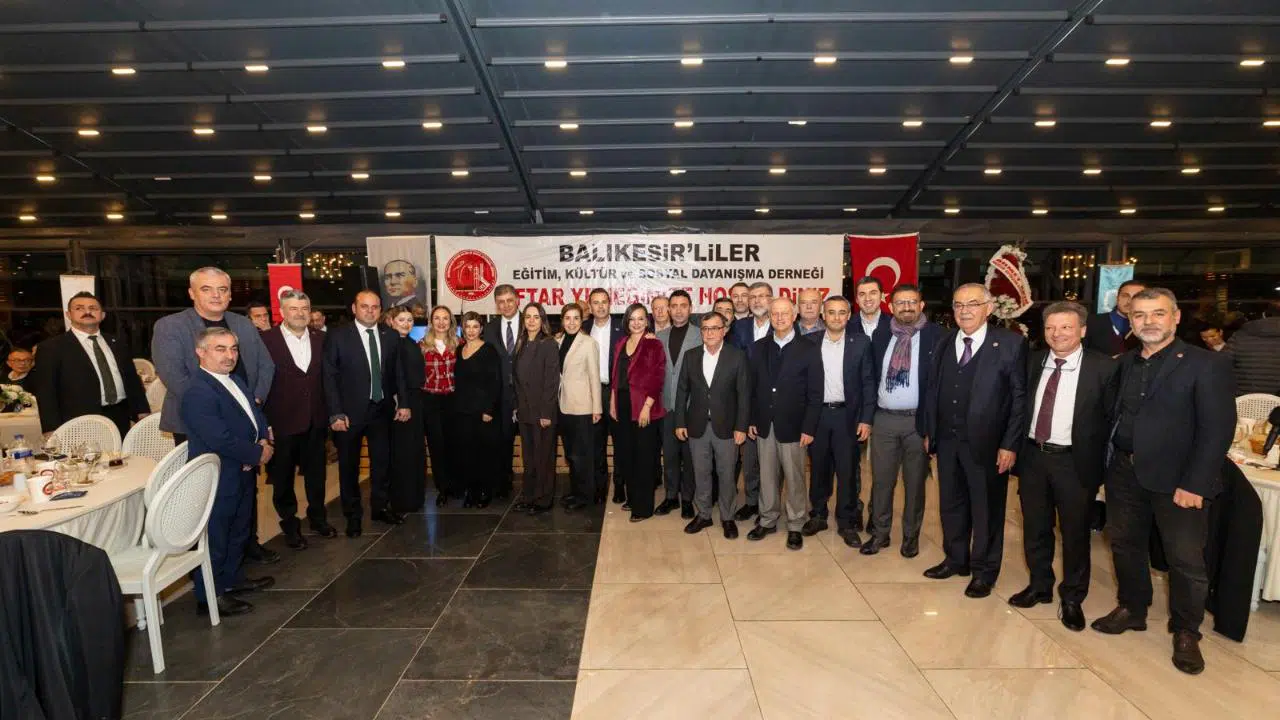 Başkan Tugay, İzmir'deki Balıkesirlilerle iftarda buluştu
