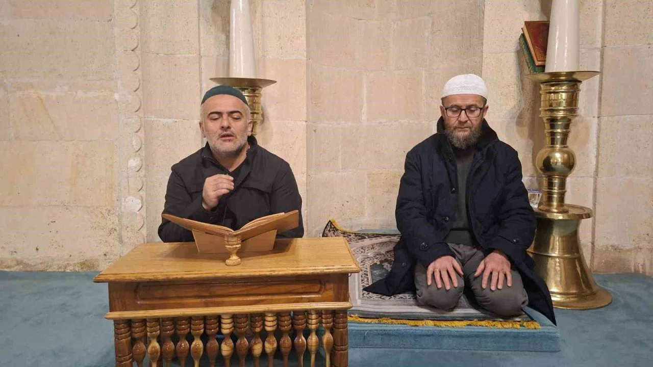 Bayburt’ta şehitler için tarihi camilerde mevlit okundu
