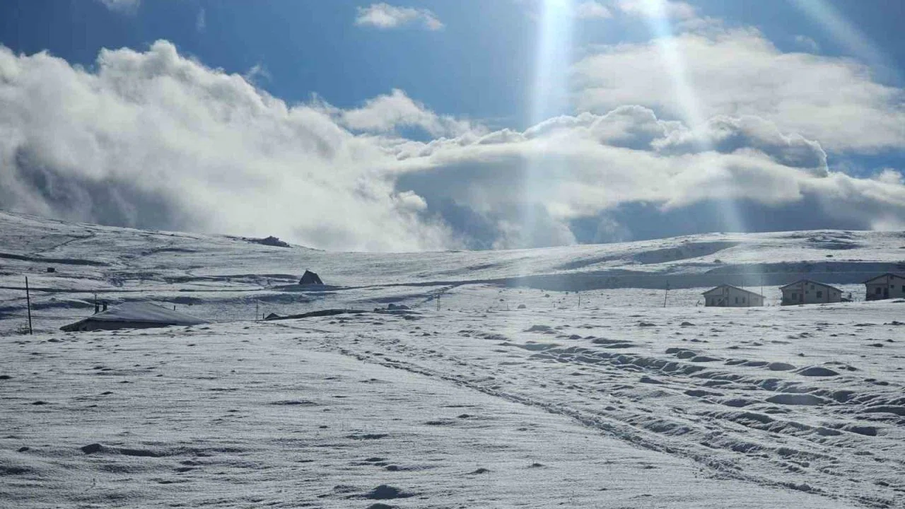 Bayburt’un yüksek kesimlerinde kar erimesine bağlı çığ riski devam ediyor