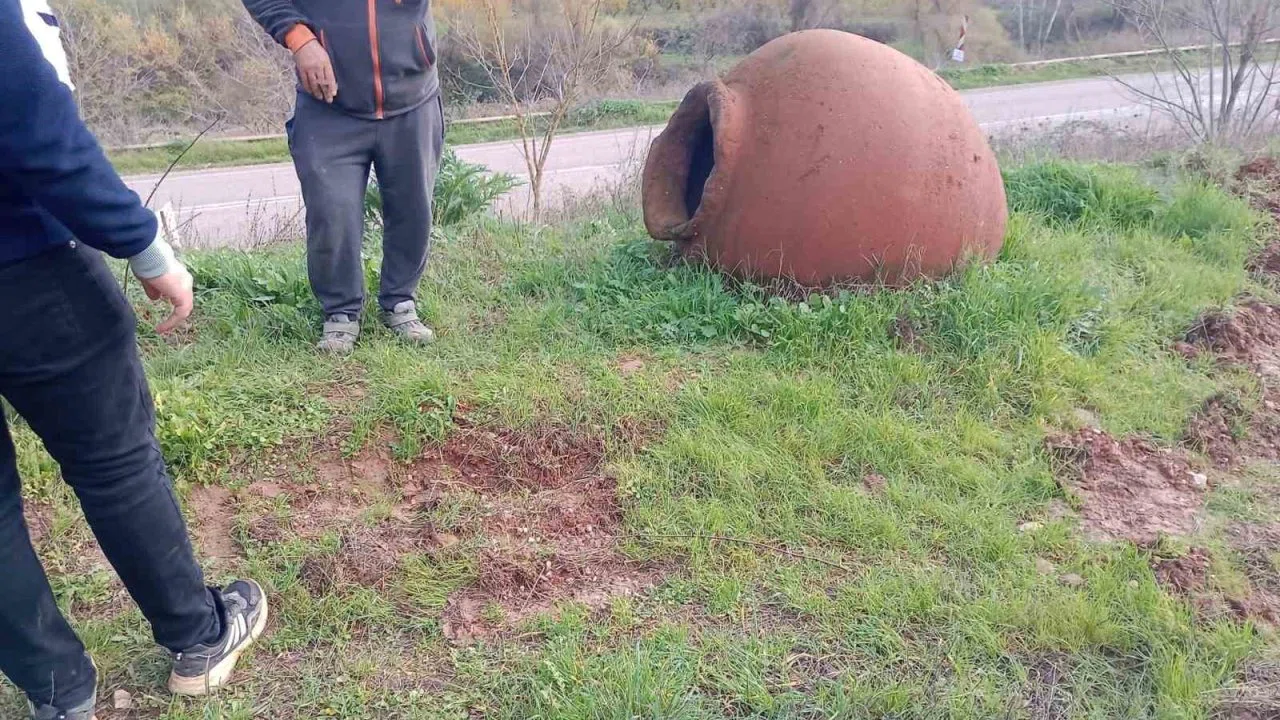 Bilecik’te bin 800 yıllık küpler gün yüzüne çıktı