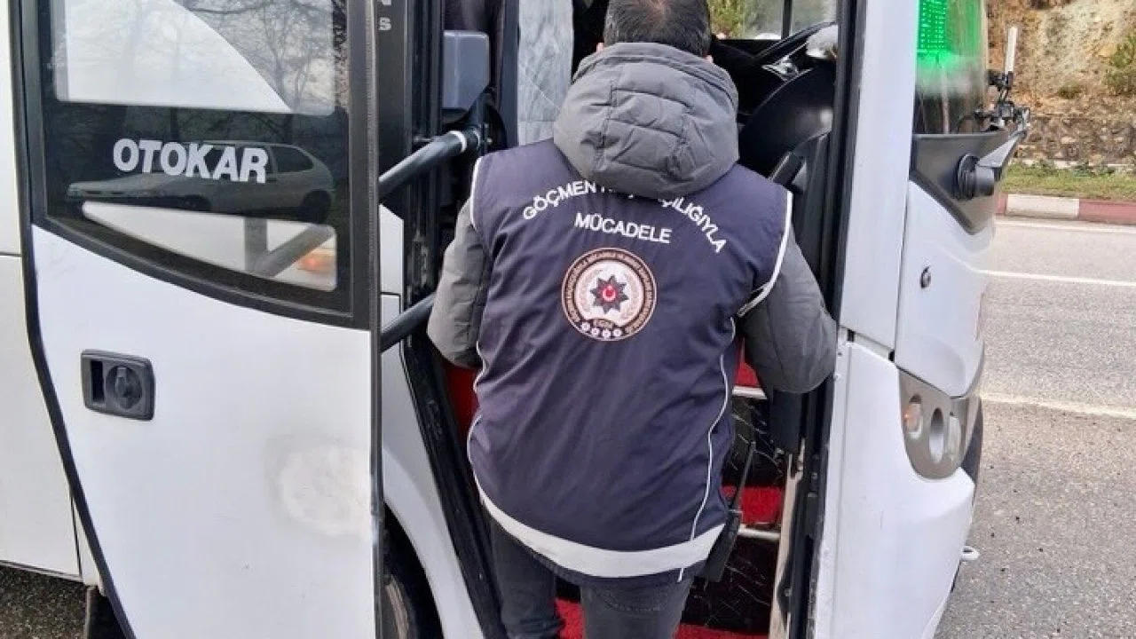 Bilecik’te düzensiz göç uygulamasında yakalanan 3 şahıs tutuklandı