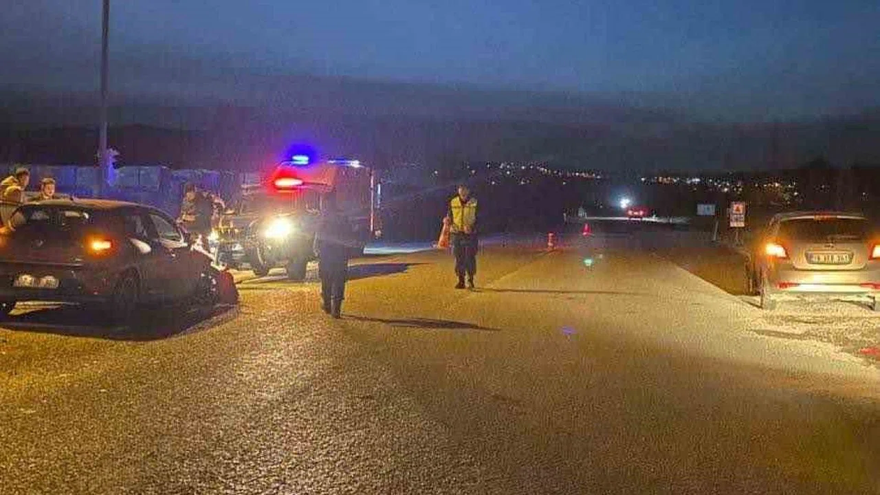 Bilecik’te iki araç çarpıştı: 3 yaralı