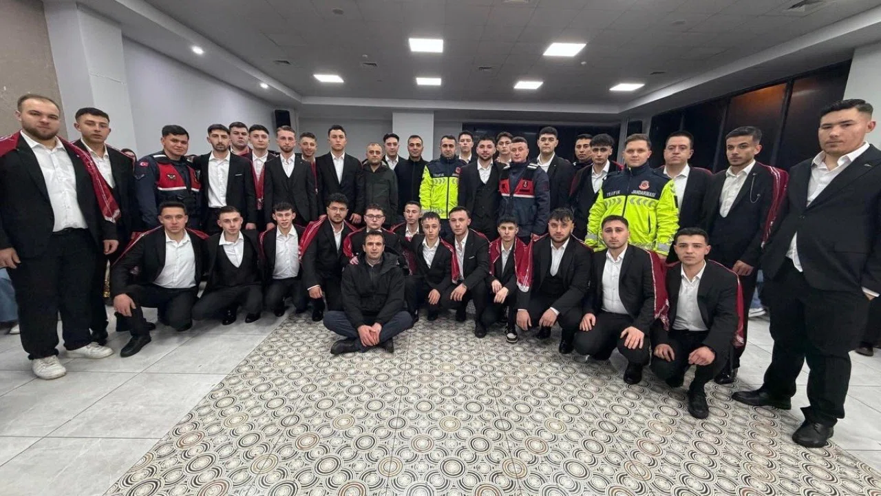 Bilecik’te jandarma 30 genç için toplu asker eğlencesi düzenledi