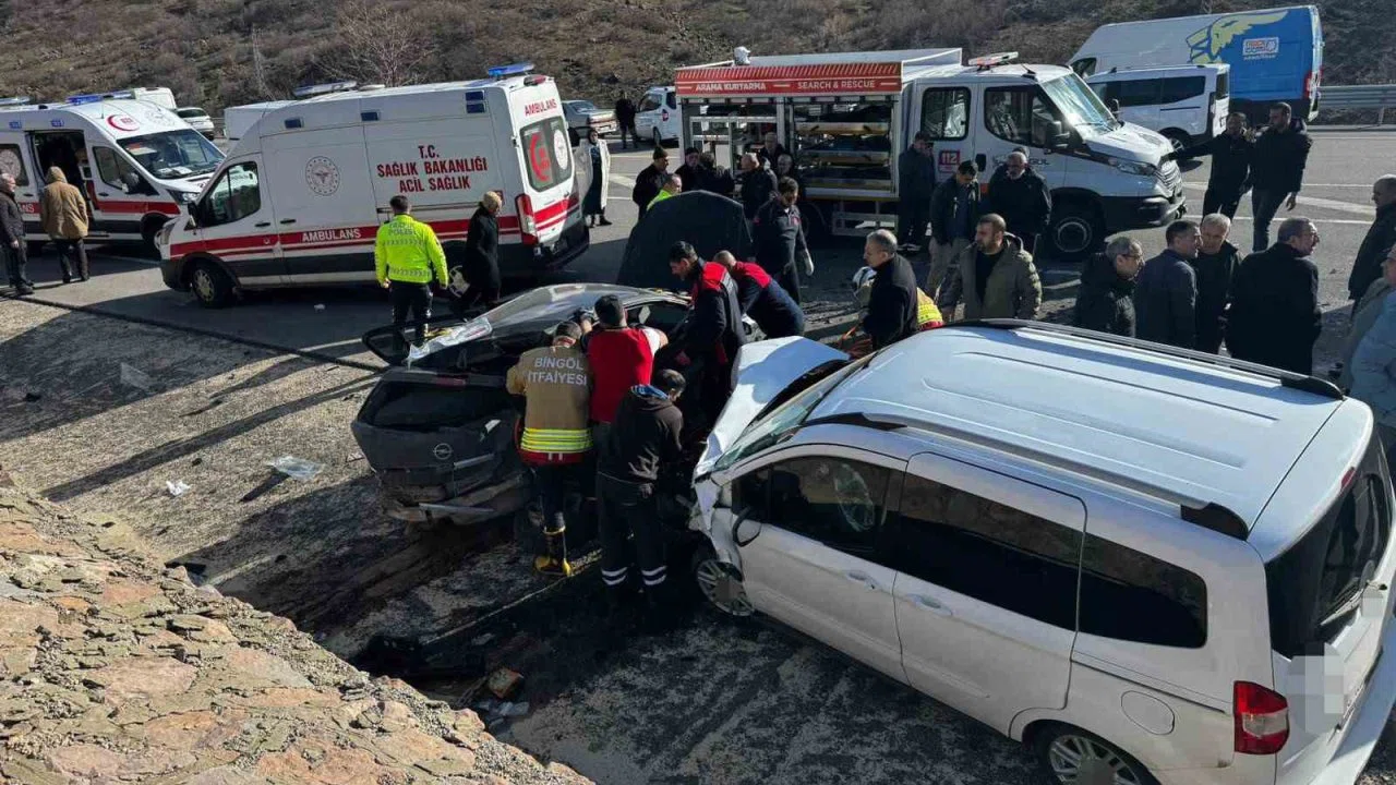 Bingöl’de feci kaza: 2 ölü, 3 yaralı