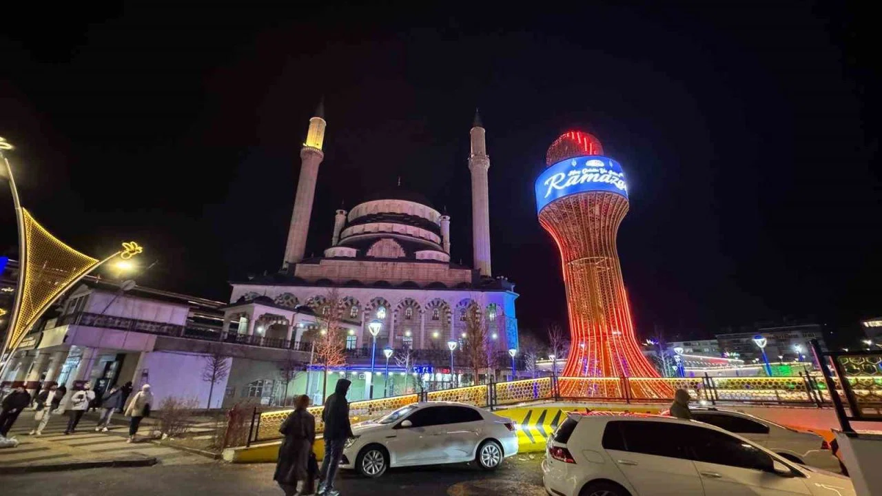Bingöl’de ilk teravih coşkusu yaşandı