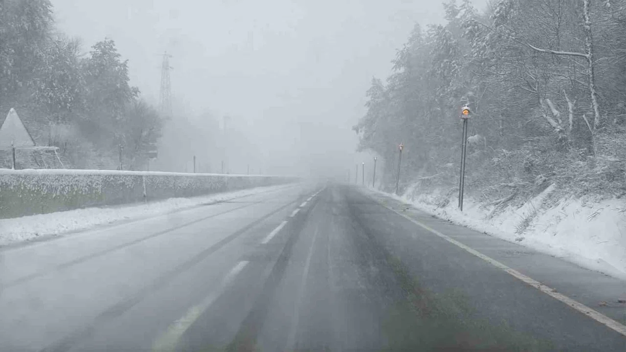 Bolu Dağı’nda kar yağışı sürüyor
