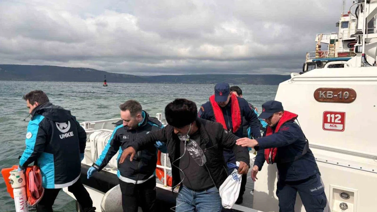 Bozcaada açıklarında ticari gemide rahatsızlanan bir kişinin tıbbi tahliyesi gerçekleştirildi