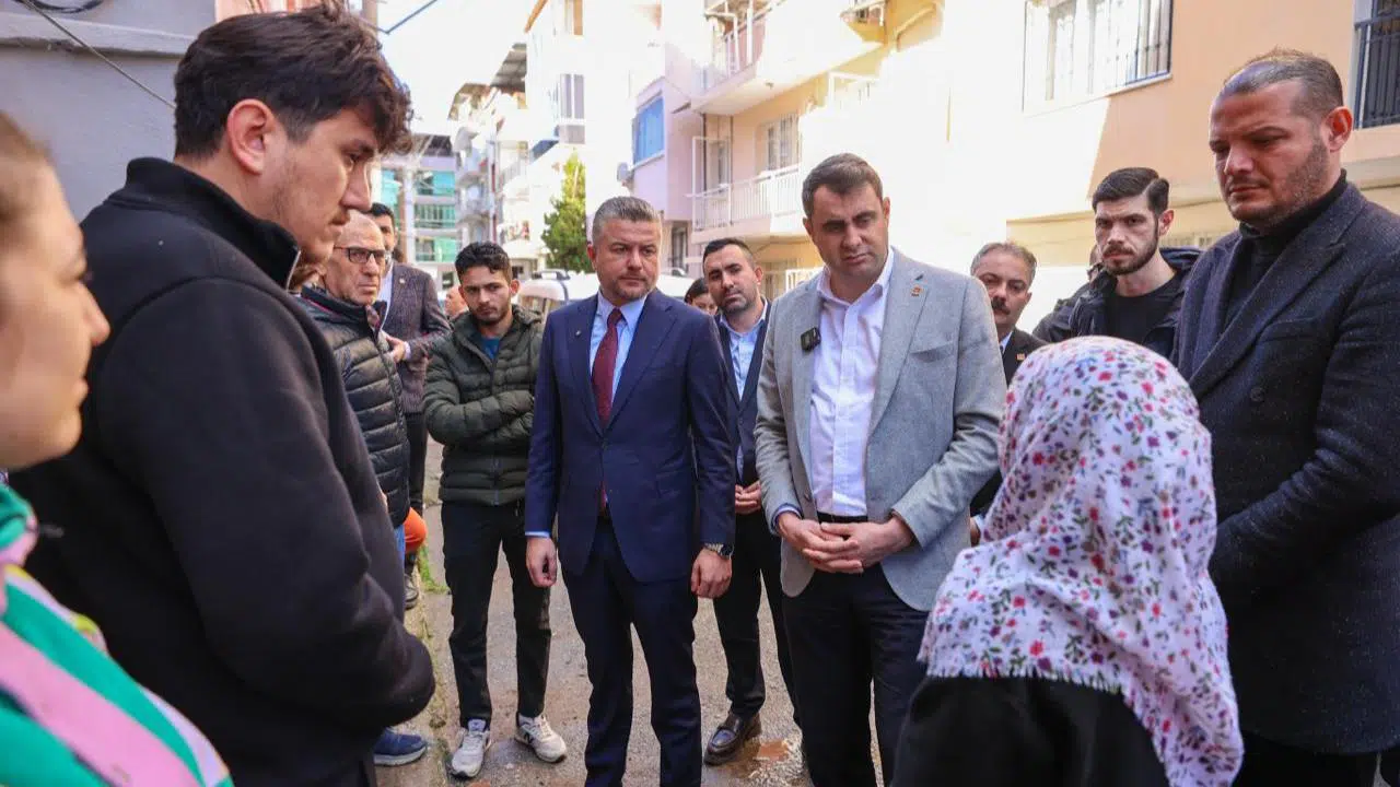 Buca’da sel seferberliği: Başkan Duman ve CHP İl Başkanı Güç sahada