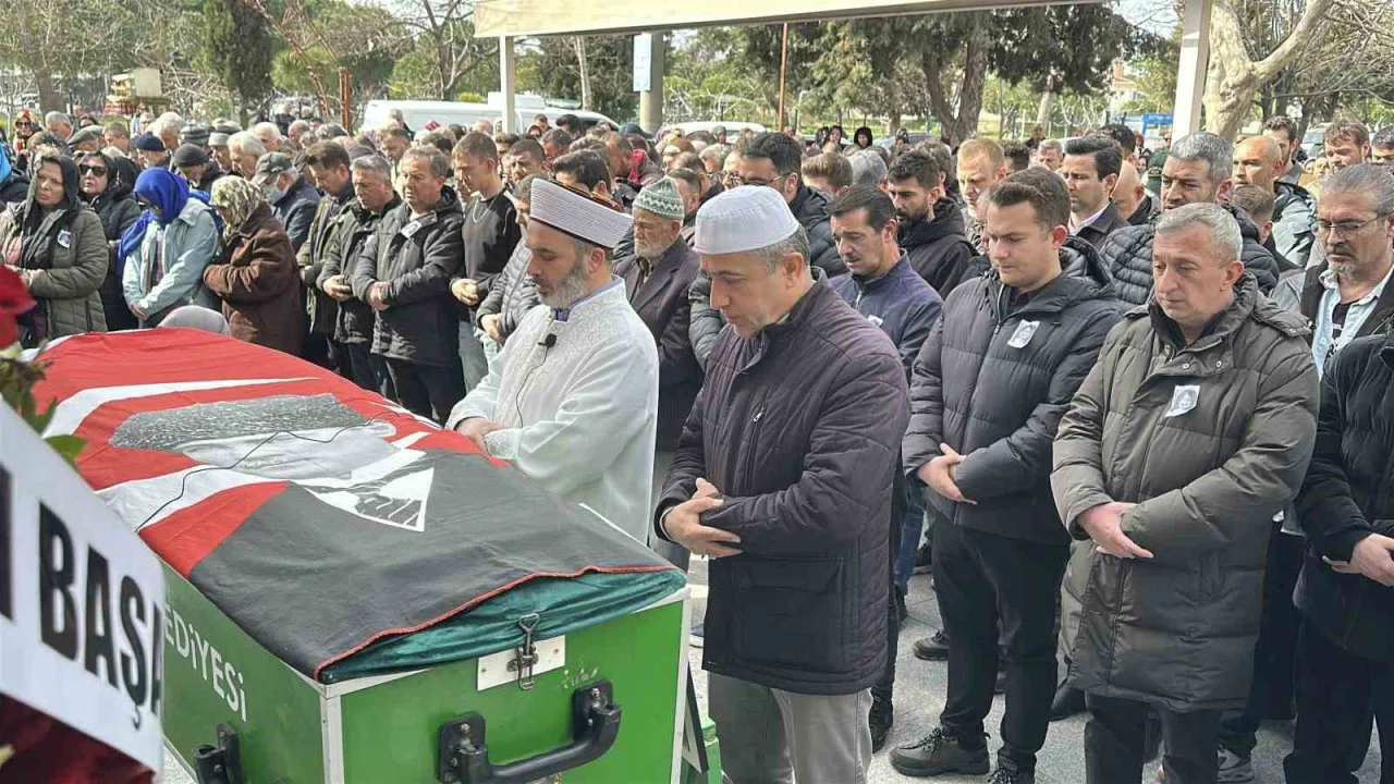 Bulgaristan’da trafik kazasında hayatını kaybeden Çanakkaleli genç son yolculuğuna uğurlandı