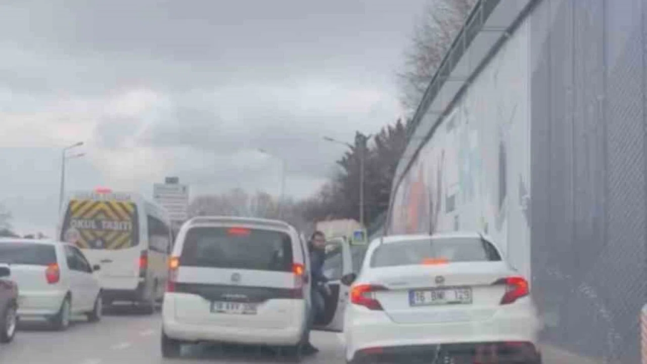 Bursa’da araçtan indi, ehliyeti gitti...Yol verme tartışmasına 180 bin lira ceza