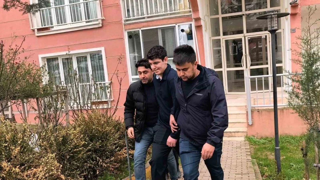 Bursa’da öfkeli genç ablasını bıçakla rehin aldı