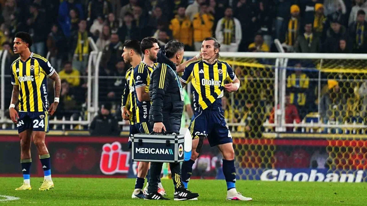 Çağlar Söyüncü ve Oosterwolde, Kasımpaşa maçının ilk yarısında sakatlanarak çıktı