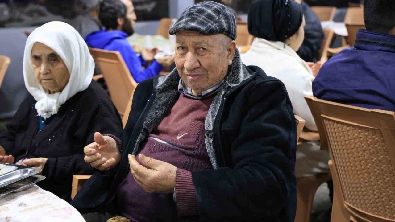 Çameli Belediyesi, Elmalı Mahallesi’nde ilk iftar sofrasını kuruldu