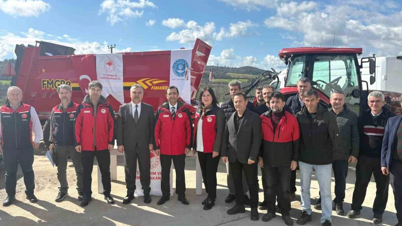 Çanakkale’de katı gübre dağıtma makinaları işletmelere teslim edildi