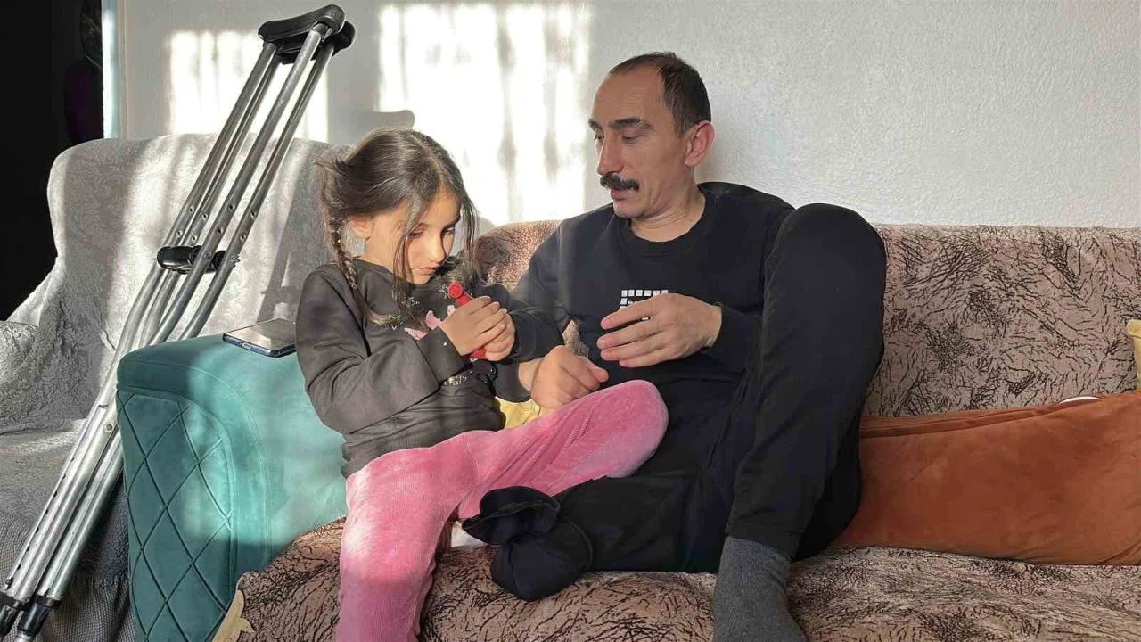 Çapa makinesi kaptırdığı bacağını kaybeden babanın en büyük isteği kızıyla birlikte gezebilmek