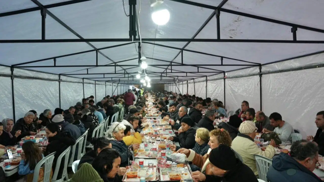 Çeşme’de Ramazan birlikte yaşanıyor: İlk 3 gün yoğun ilgi gördü