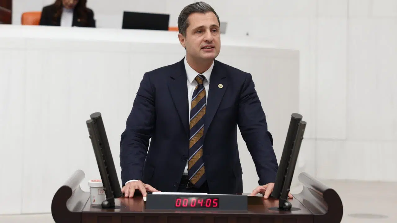 CHP’li Deniz Yücel, "MEB'in görevi Cumhurbaşkanı sevgisini ölçmek mi?"