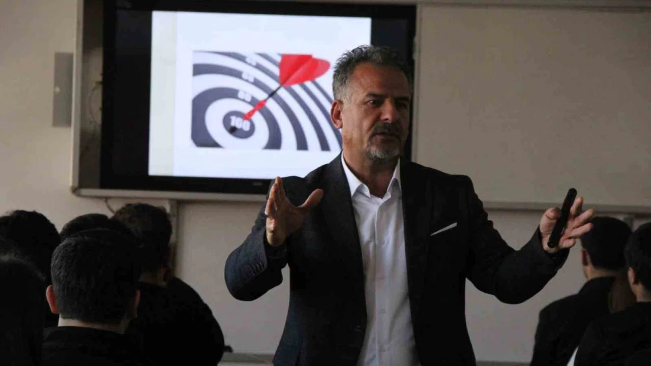Cizre’de lise öğrencilerine yönelik YKS semineri düzenlendi