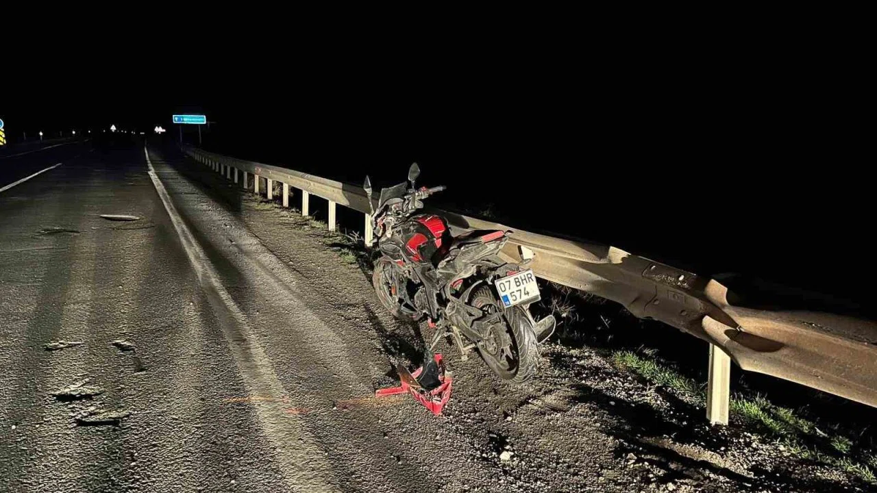 Çukura düşen motosikletin sürücüsü yaralandı