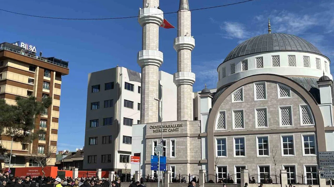 Cumhurbaşkanı Erdoğan, cuma namazını Ataşehir’de eda etti