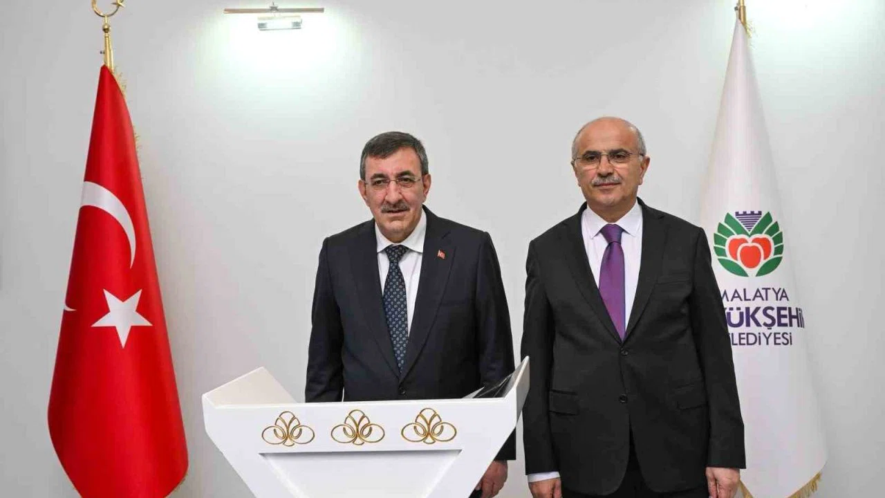 Cumhurbaşkanı Yardımcısı Yılmaz’dan Başkan Er’e tebrik