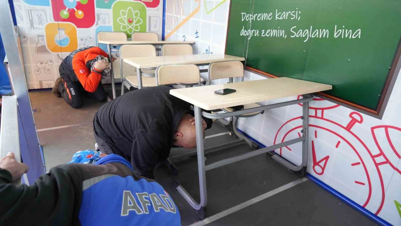 Deprem Simülasyon Tırı Samsun’da eğitimlere başladı