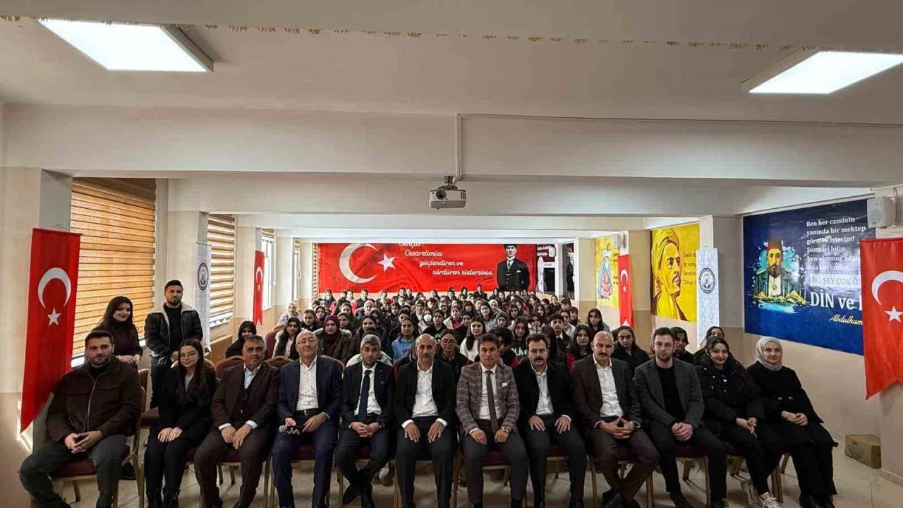 Diyadin’de "Bir bilenle bilge nesil" projesi öğrencilerle buluştu