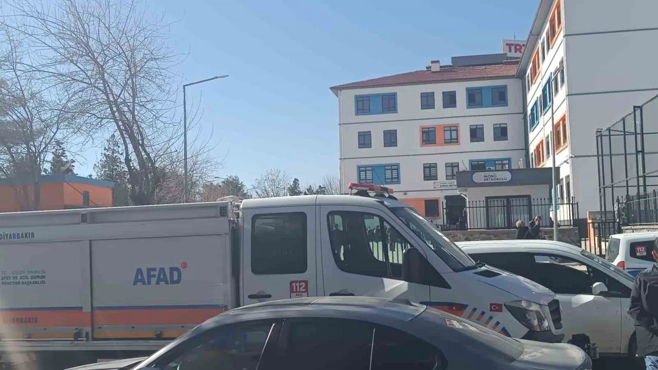 Diyarbakır’da 18 öğrenci cıva zehirlenmesi şüphesiyle hastaneye kaldırıldı