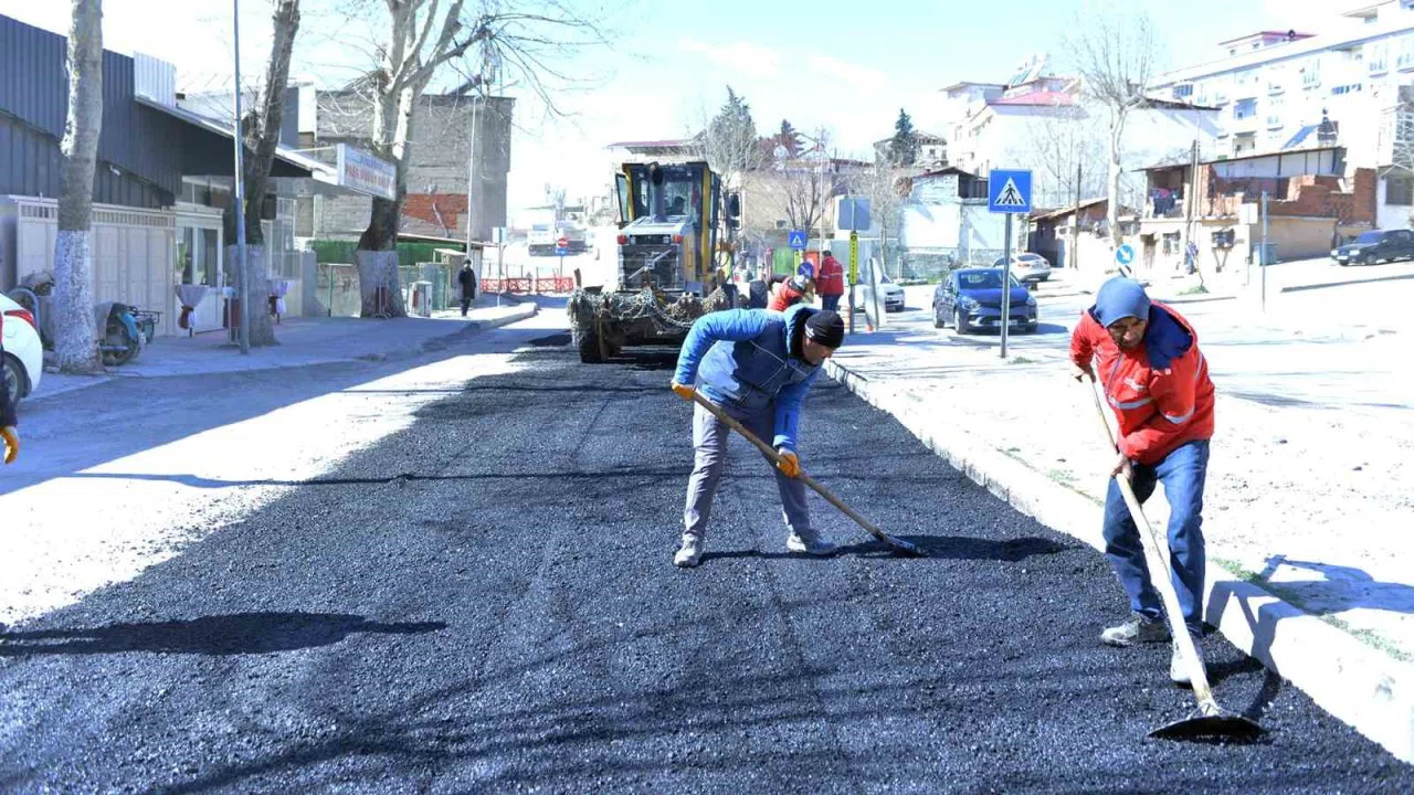 Dulkadiroğlu’nda sürüş konforu için Büyükşehir’den müdahale