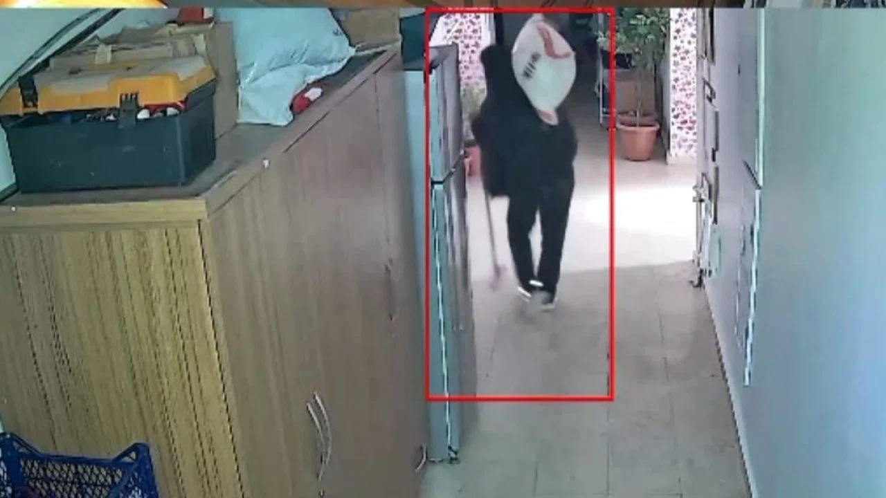 Elazığ’da bir hırsız engelli vatandaşın un çuvalını çaldı
