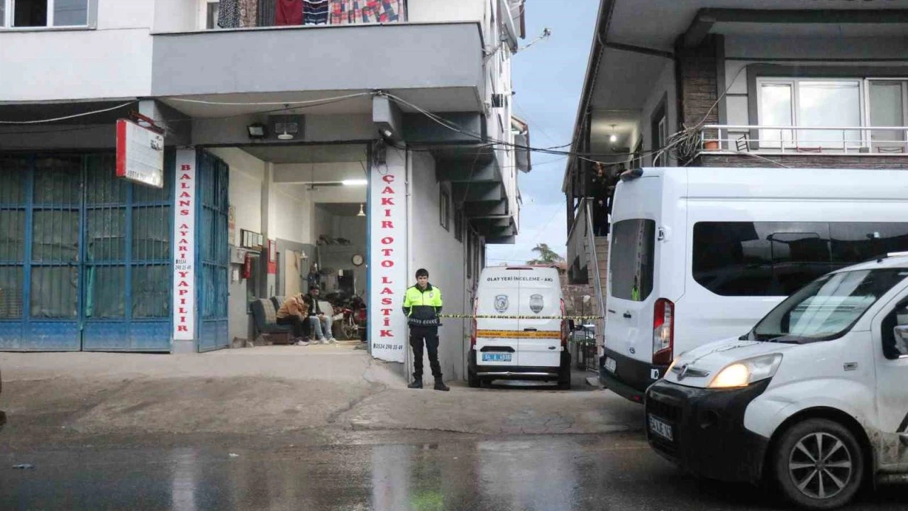 Emekli polis dehşet saçtı: Eşini ve MHP ilçe başkanını silahla vurarak öldürdü