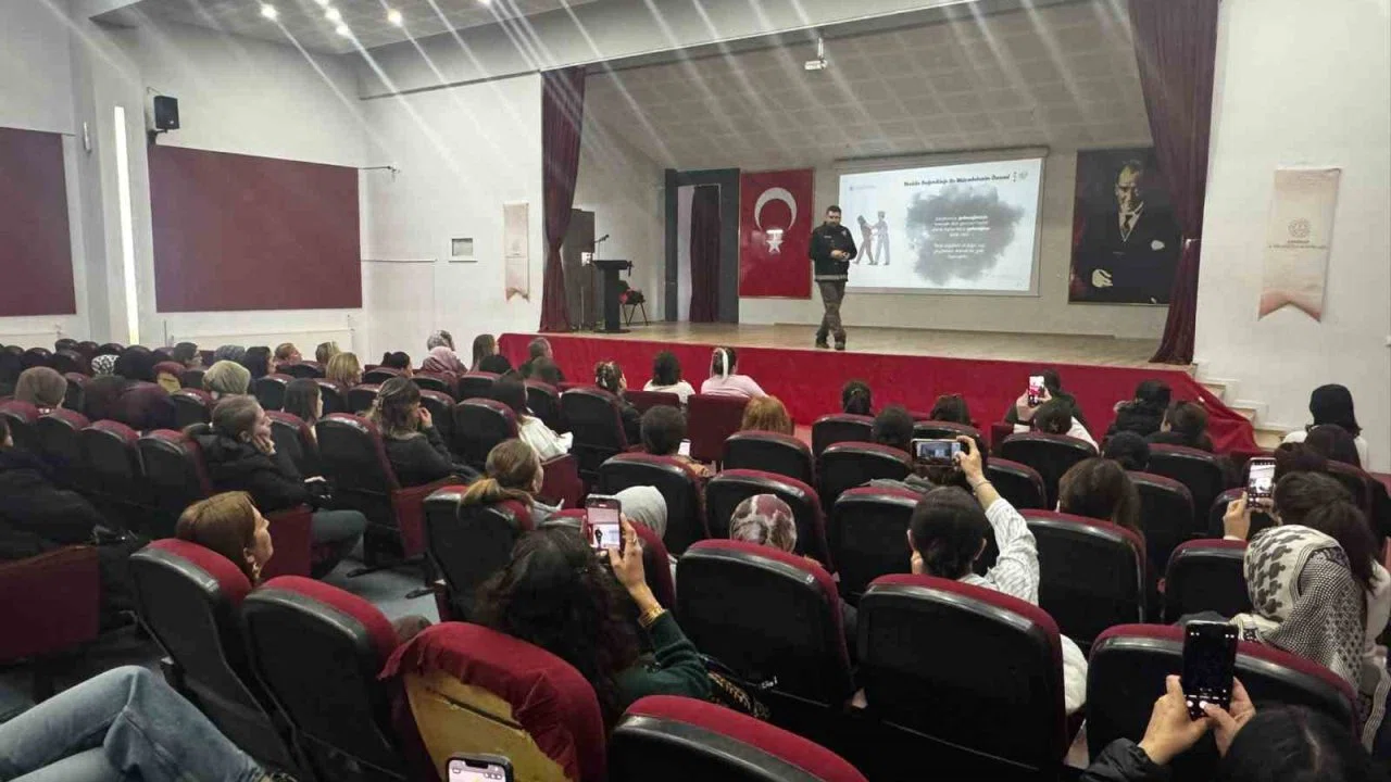 ’En İyi Narkotik Polisi Anne’ projesi kapsamında madde bağımlılığı eğitimi