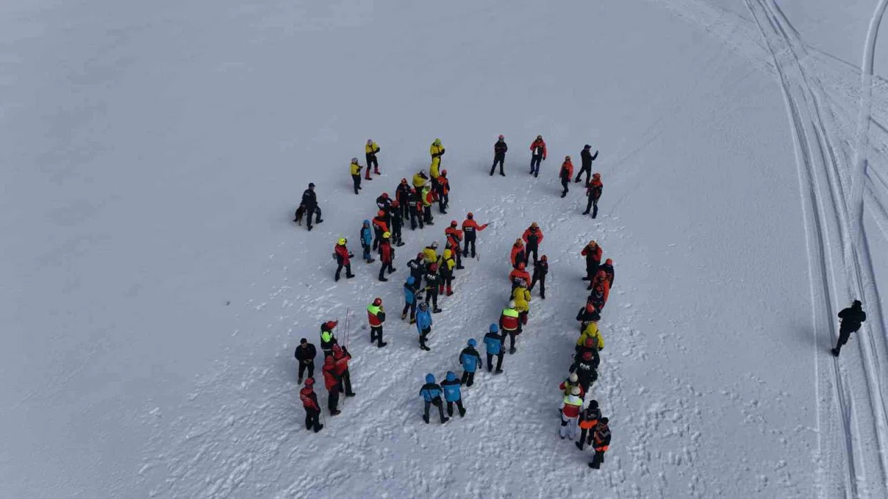 Erciyes’te gerçeği aratmayan çığ tatbikatı