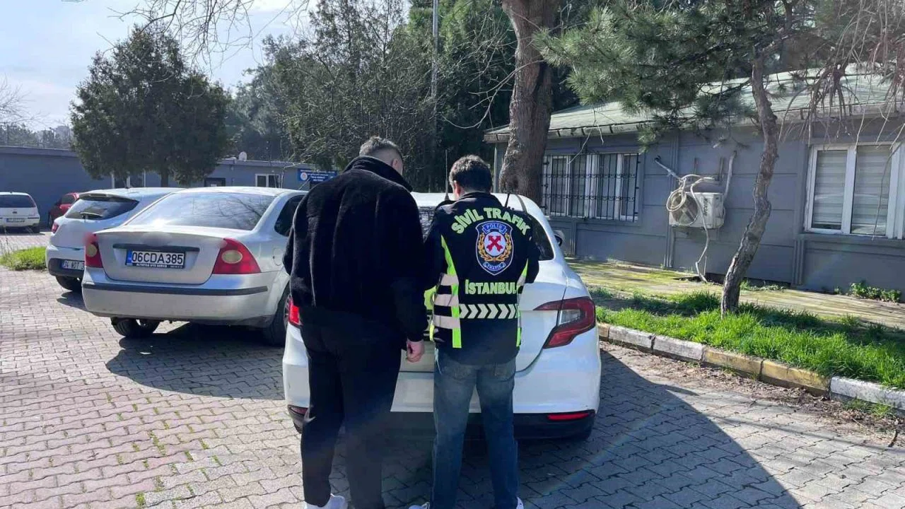 Esenyurt’ta yol verme tartışmasında araçtan inen sürücü ve yolcuya para cezası