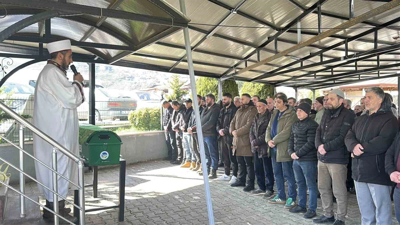 Eşi tarafından vurularak öldürülen kadın son yolculuğuna uğurlandı