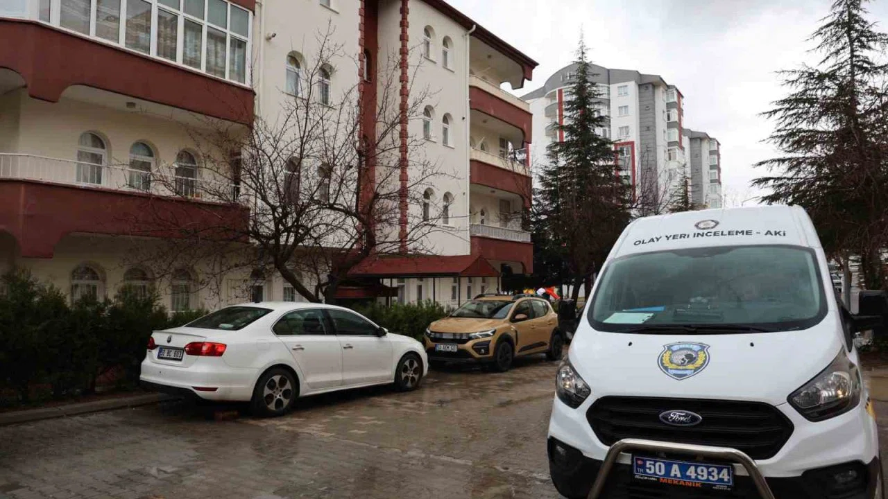 Eşini bıçaklayıp kaçtı, Niğde’de kaza yapınca yakalandı