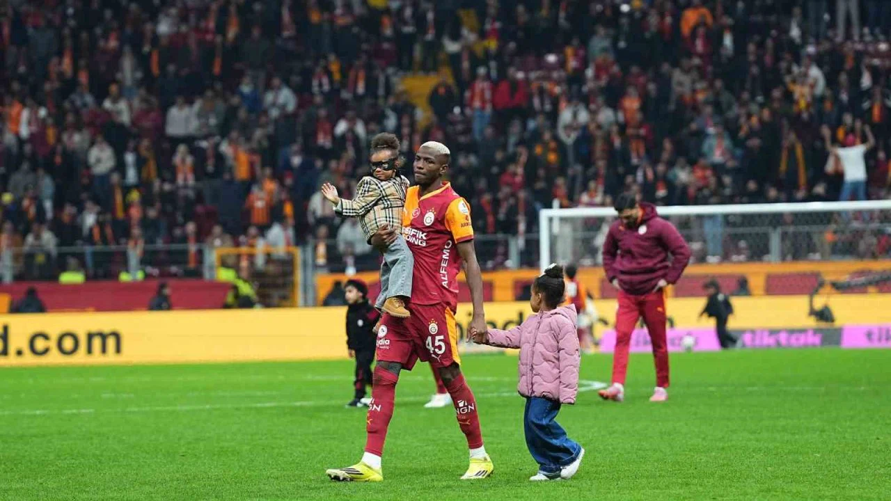 Galatasaray’da maç sonu üçlüsü Torreira ve Osimhen’den