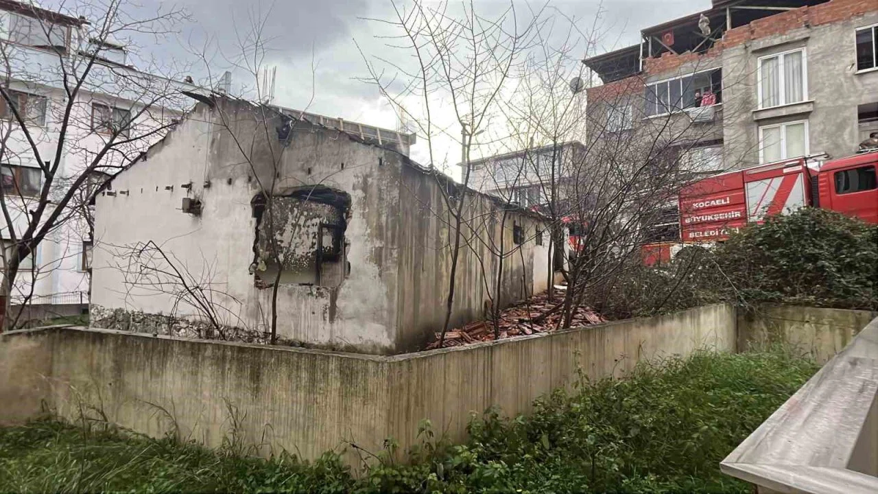 Gebze’de metruk evde yangın çıktı