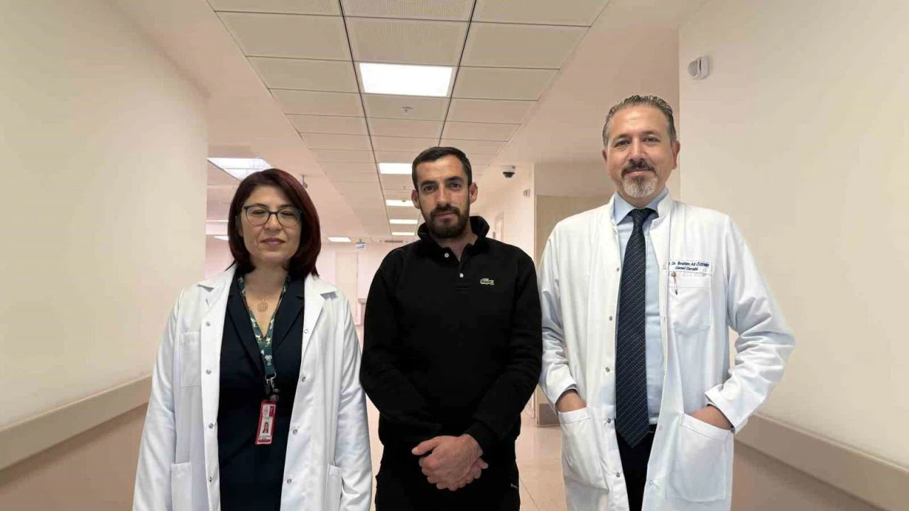 Geçmeyen öksürüğü için gitti, nadir hastalığını öğrendi, 4 ameliyat oldu